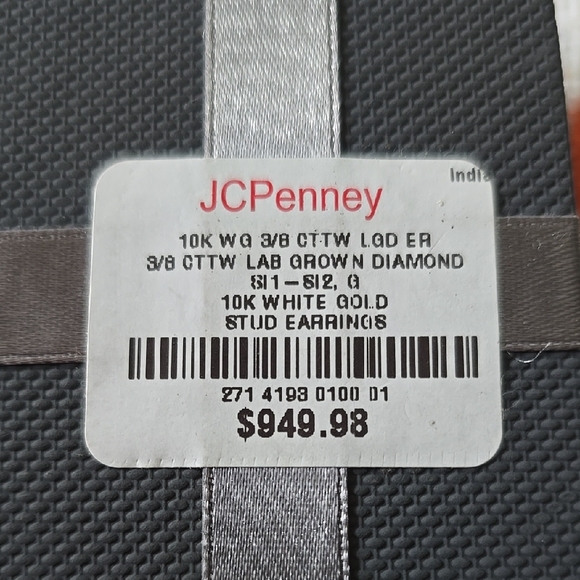 Elegant Silver Stud Earrings - Picture 4 of 5